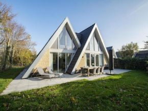 Luxury holiday home by seaside and dunes